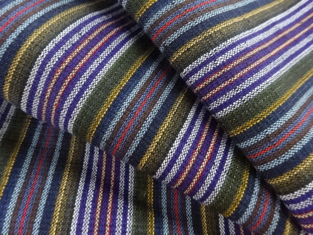  縞模様織出し単衣着物